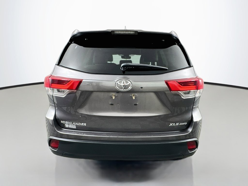 Used 2017 Toyota Highlander XLE w/ Carpet Mat Package AWD/4WD image 7