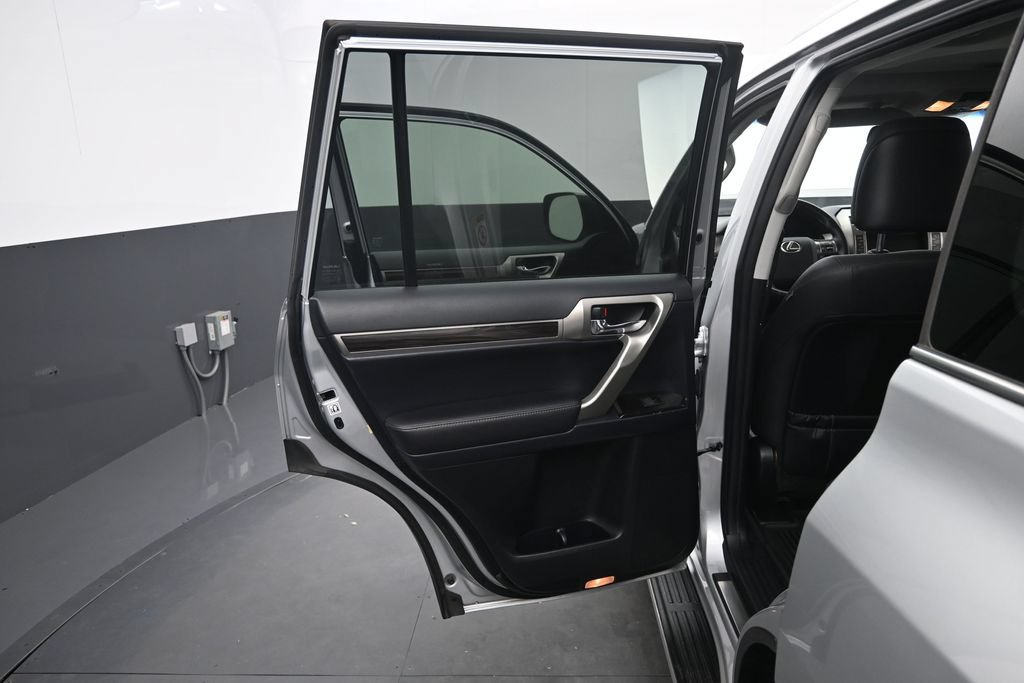 Used 2017 Lexus GX 460 w/ Navigation Package AWD/4WD image 23