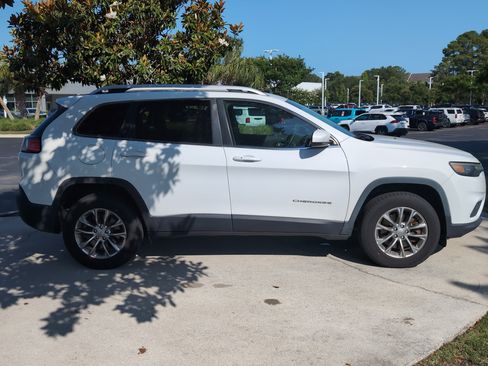 Used 2020 Jeep Cherokee Latitude Plus w/ Cold Weather Group AWD/4WD image 11