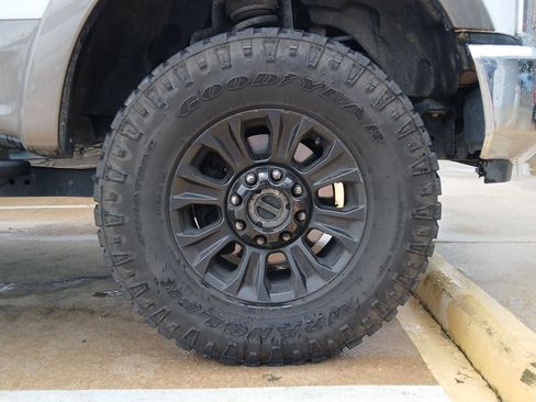Used 2022 Ford F250 Lariat w/ Tremor Off-Road Package AWD/4WD image 8