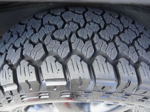 Used 2004 Toyota Land Cruiser AWD/4WD image 10