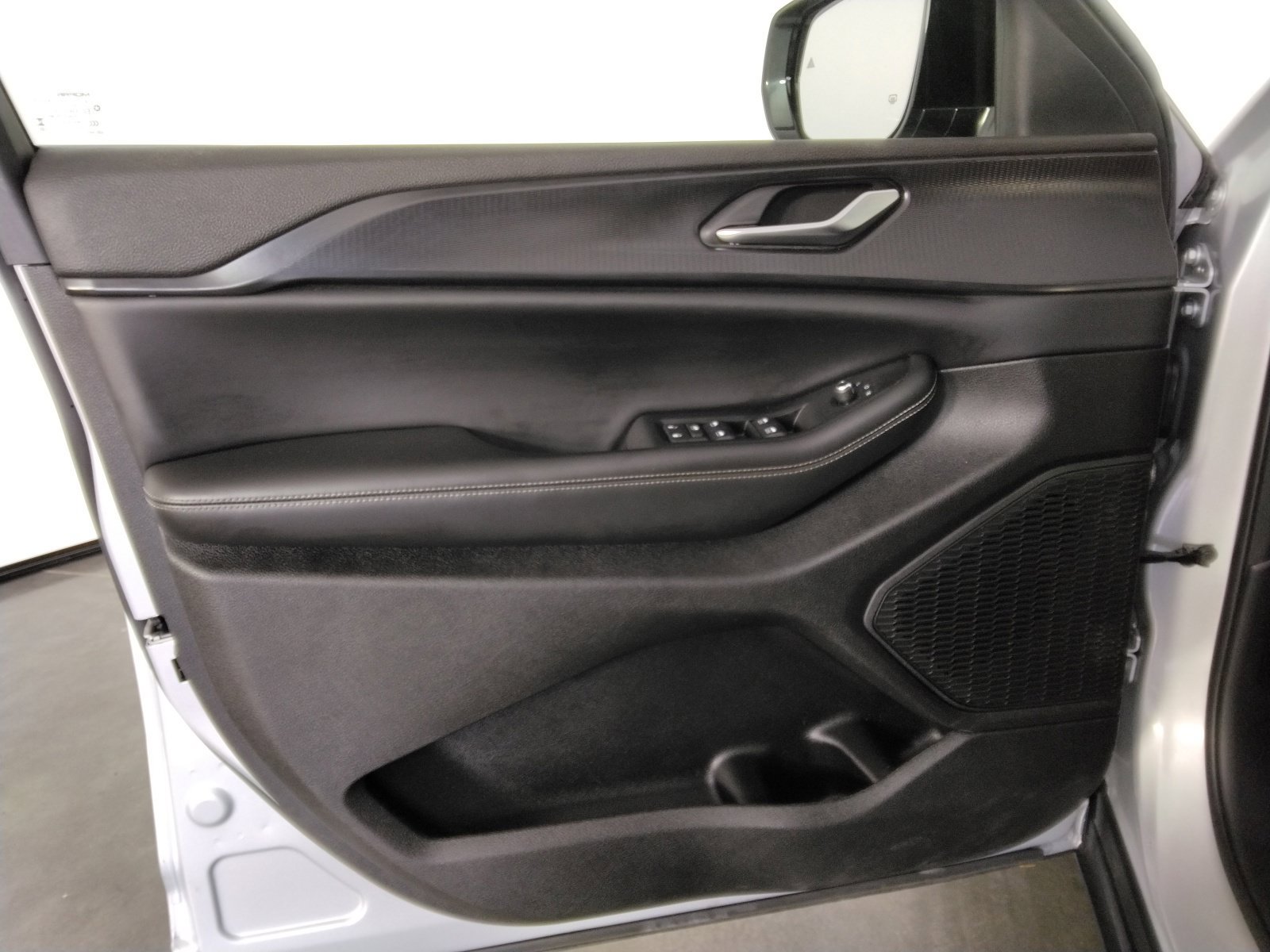 Used 2023 Jeep Grand Cherokee Altitude AWD/4WD image 19