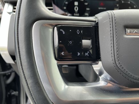 Used 2023 Land Rover Range Rover SE image 20