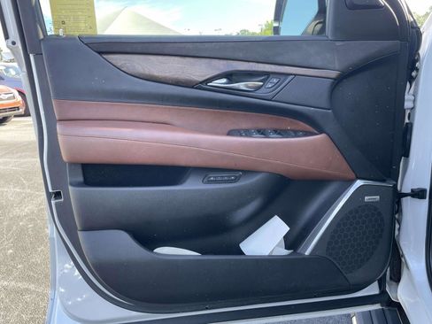 Used 2016 Cadillac Escalade ESV Premium image 15