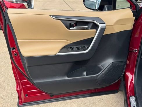 Used 2025 Toyota RAV4 XLE Premium image 9