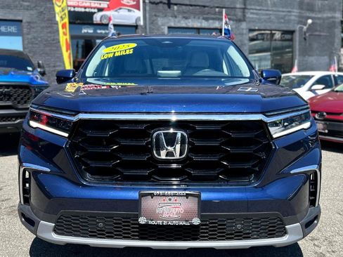 Used 2025 Honda Pilot Touring image 2
