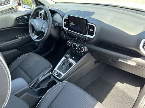 New 2025 Hyundai Venue Limited image 18