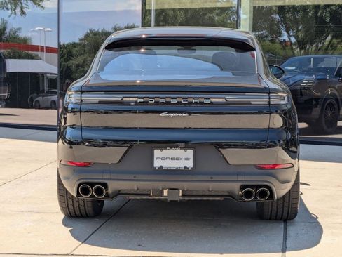 Certified 2025 Porsche Cayenne Coupe image 10