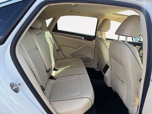 Used 2018 Volkswagen Passat 2.0T SE image 18