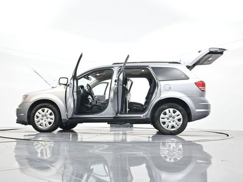 Used 2018 Dodge Journey SE image 47