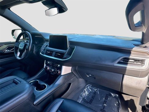 Used 2023 GMC Yukon SLE image 30