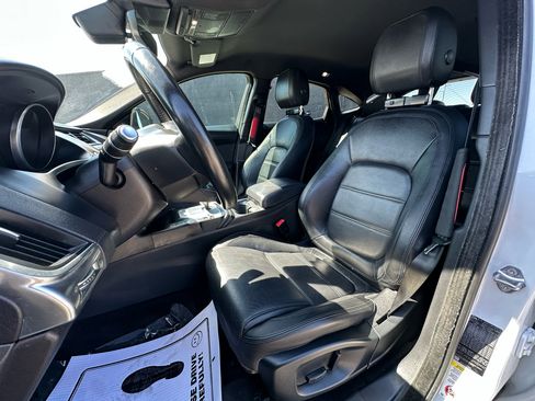 Used 2018 Jaguar E-PACE S image 30