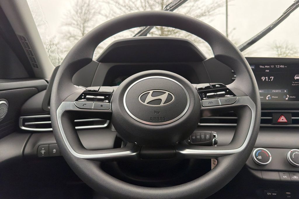 Certified 2026 Hyundai Elantra SE FWD image 19