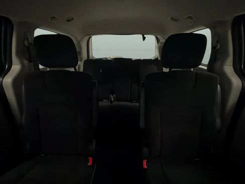 Used 2014 Dodge Grand Caravan SXT FWD image 17