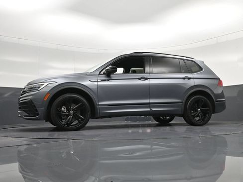 Used 2023 Volkswagen Tiguan SE R-Line FWD image 34