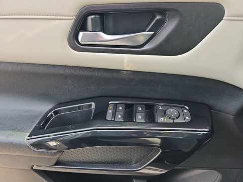 Used 2022 Nissan Pathfinder SV w/ SV Black Package FWD image 31