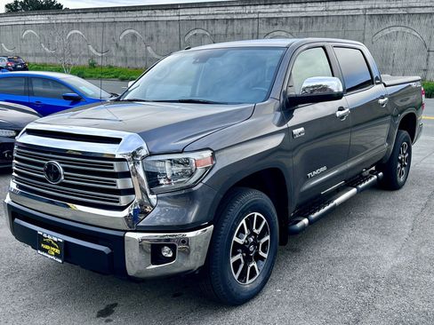 Used 2018 Toyota Tundra Limited w/ Limited Premium Package image 9