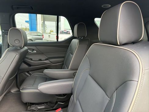 Used 2023 Chevrolet Traverse Premier image 6