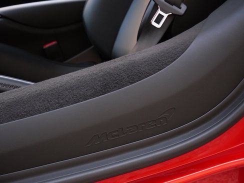 Used 2024 McLaren Artura image 20