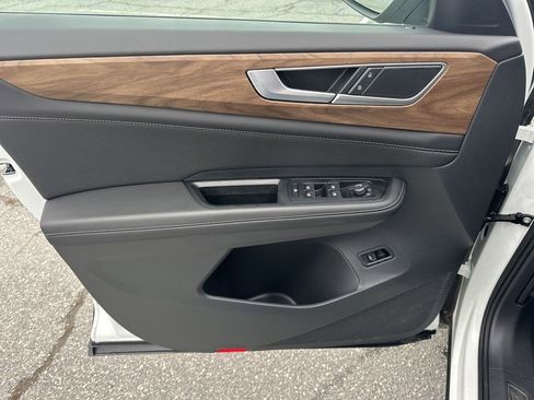 Used 2025 Volkswagen Atlas SE image 26