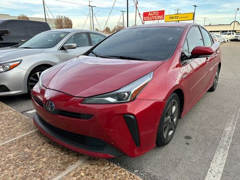 Used 2019 Toyota Prius XLE image 2