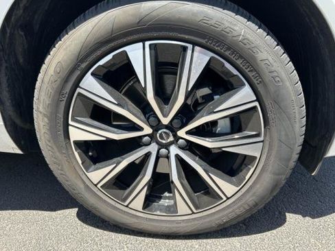 Used 2025 Volvo XC60 B5 Core AWD/4WD image 11