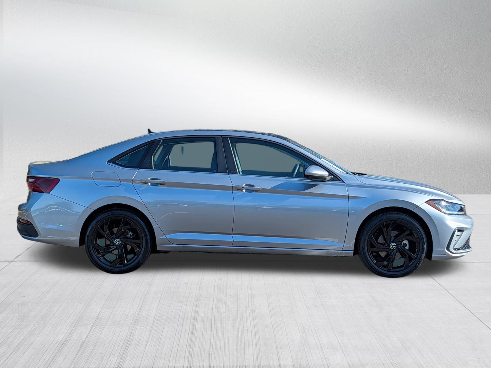 Certified 2025 Volkswagen Jetta SE FWD image 8