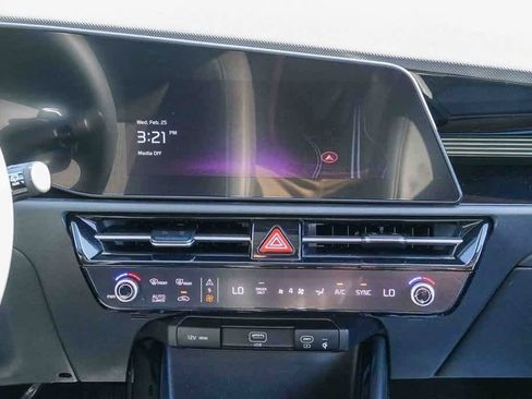 Certified 2023 Kia Niro EX image 12