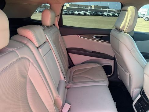 Used 2020 Lincoln Nautilus Reserve image 17