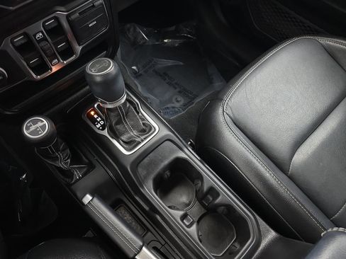 Used 2019 Jeep Wrangler Unlimited Sahara AWD/4WD image 21