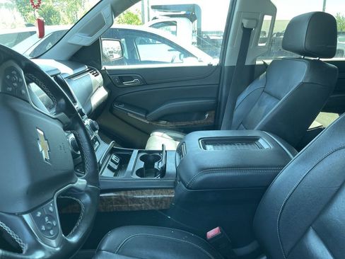Used 2020 Chevrolet Suburban Premier AWD/4WD image 3
