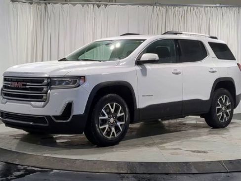 Used 2023 GMC Acadia SLE w/ Driver Convenience Package image 4