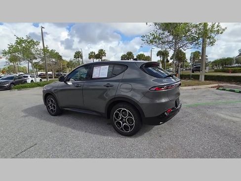 Used 2025 Alfa Romeo Tonale w/ Premium Package image 38