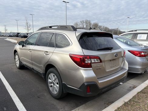 Used 2018 Subaru Outback 2.5i Premium image 4