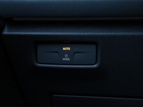 New 2025 Volkswagen Tiguan SE image 20