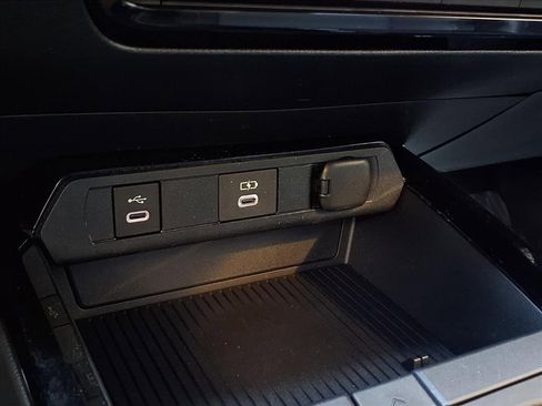 Certified 2023 Toyota Prius XLE image 11