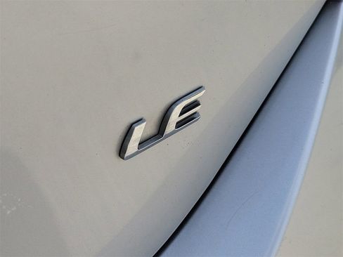 Used 2018 Toyota Corolla LE image 7