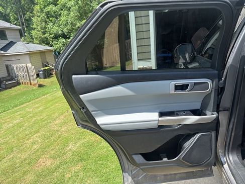 Used 2021 Ford Explorer XLT w/ Equipment Group 202A RWD image 19