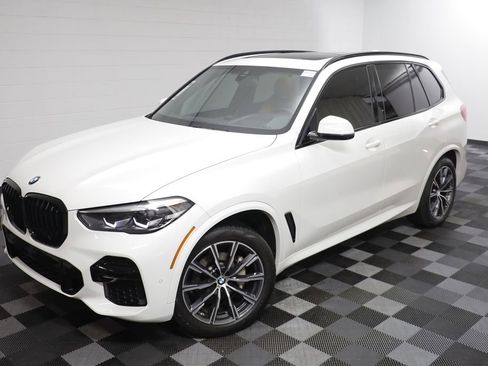 Certified 2022 BMW X5 xDrive40i w/ M Sport Package image 2