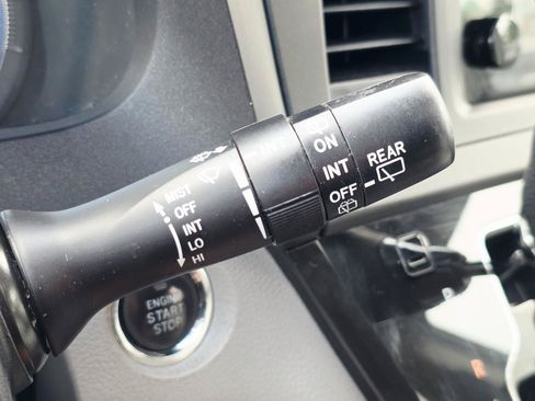 Used 2015 Toyota Sienna XLE FWD image 32