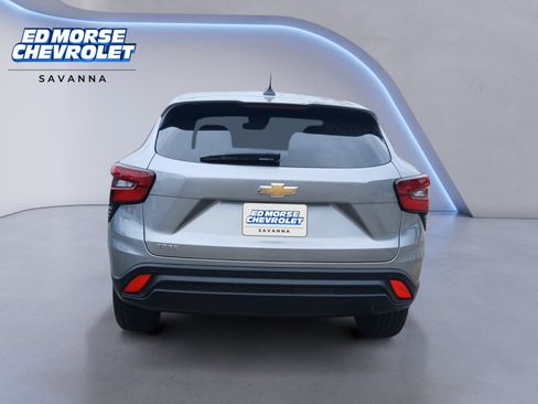 Used 2024 Chevrolet Trax LS w/ Driver Confidence Package FWD image 4