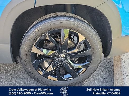 Used 2023 Volkswagen Taos SE w/ Panoramic Sunroof Package image 19