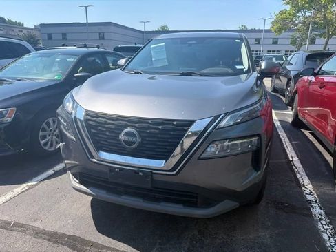 Used 2023 Nissan Rogue SV FWD image 4