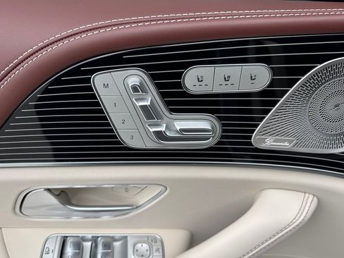 Used 2025 Mercedes-Benz Maybach GLS 600 4MATIC image 33