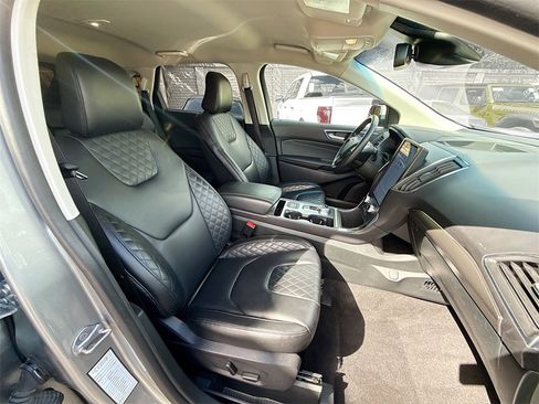 Used 2024 Ford Edge Titanium image 32