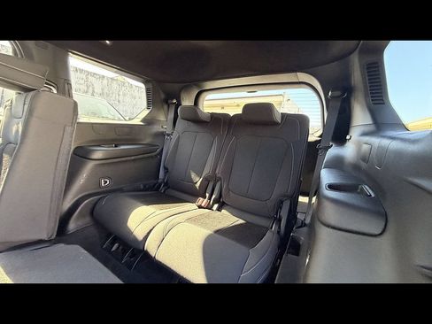 Used 2025 Jeep Grand Cherokee L Laredo RWD image 7