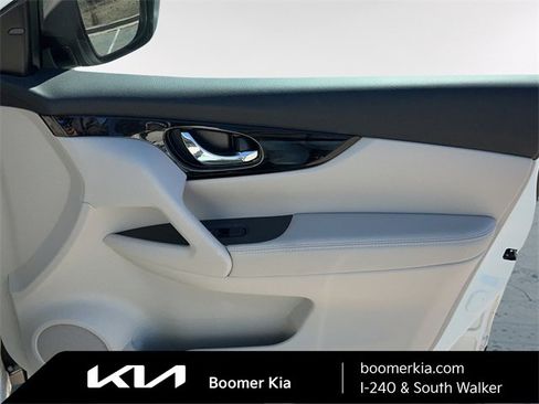 Used 2021 Nissan Rogue Sport SV w/ Technology Package image 10