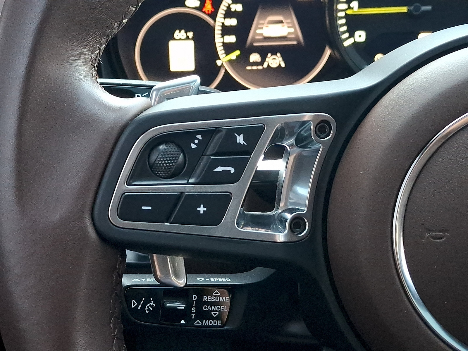Certified 2023 Porsche Cayenne Turbo S AWD/4WD image 22