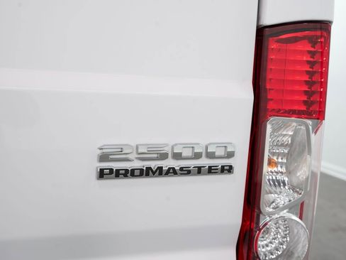 Used 2025 RAM ProMaster 2500 w/ Convenience Group FWD image 10