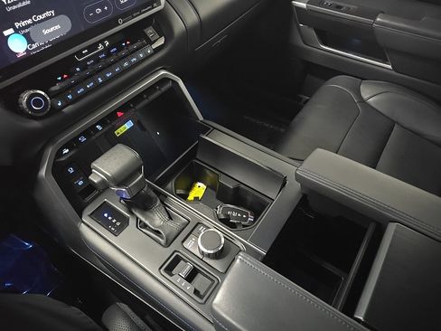 Used 2024 Toyota Sequoia Platinum image 27